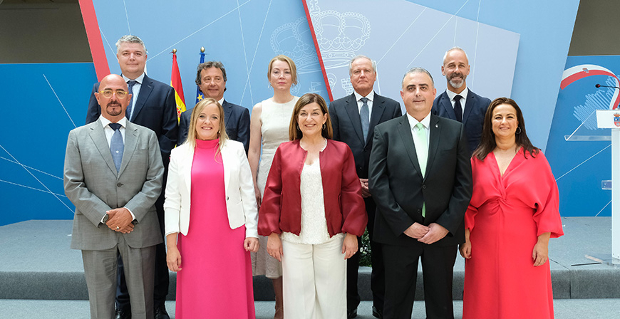Los nueve consejeros del Gobierno de Cantabria toman posesin 
