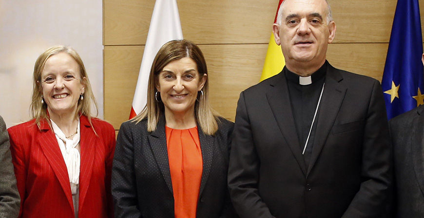 El Obispo de Santander presenta a Buruaga el proyecto para 