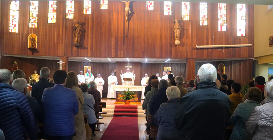 El obispo de Santander presenta en Matamorosa a Vicente Gutirrez como nuevo sacerdote en Campoo