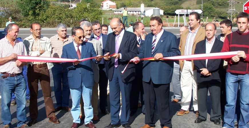 Las obras de mejora de los accesos a San Miguel de Aguayo cumplen 20 aos