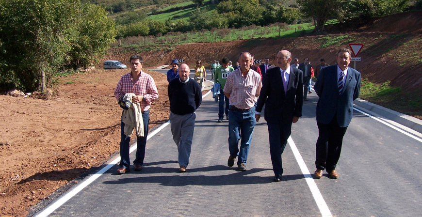 Las obras de mejora de los accesos a San Miguel de Aguayo cumplen 20 aos