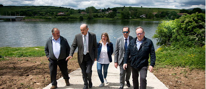 Obras Pblicas construye una rampa en La Poblacin para facilitar el acceso de las embarcaciones al pantano