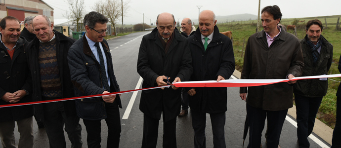 Obras Pblicas inaugura la mejora de la carretera entre Matamorosa y Suano