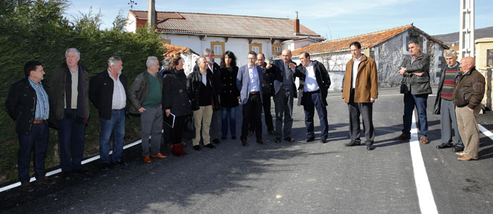 Obras Pblicas inaugura en Requejo el acondicionamiento de tres viales