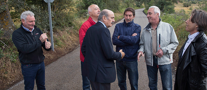 Obras Pblicas invierte 49.000 euros en la mejora del acceso a Ormas desde el cruce de Proao