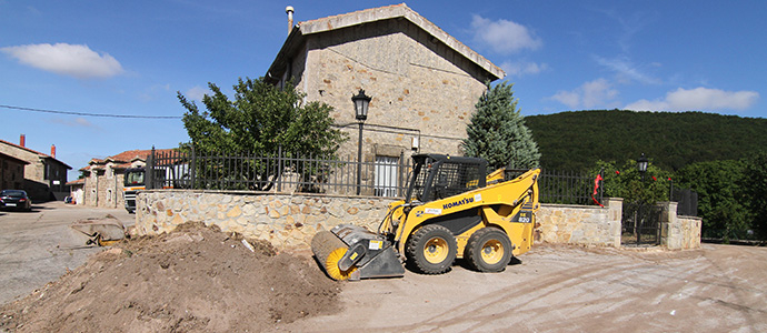 Obras Pblicas pavimenta varios viales en Hormiguera