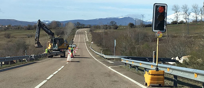 Obras Pblicas repara una escollera prxima a La Costana
