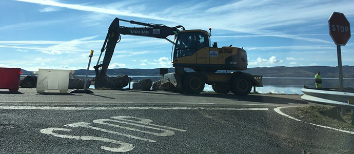 Obras Pblicas repara una escollera prxima a La Costana