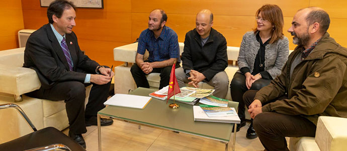 Obras Pblicas, SEO/BirdLife y Amica colaborarn para acabar con el plumero en las carreteras cntabras