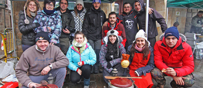 Ollas ferroviarias y vino para combatir el fro y la nieve