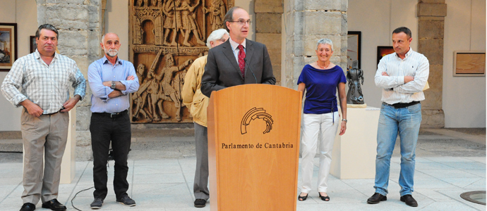 La pera protagoniza la nueva exposicin en el Parlamento