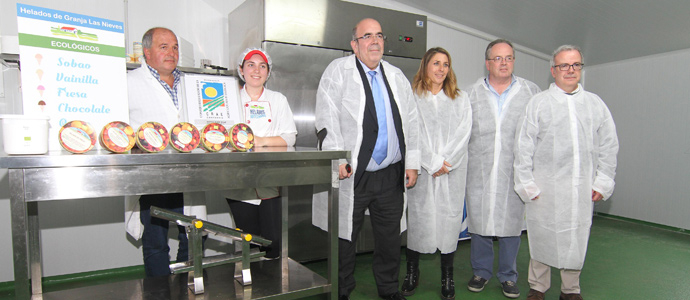 Oria visita en Servillas la primera heladera ecolgica de Cantabria