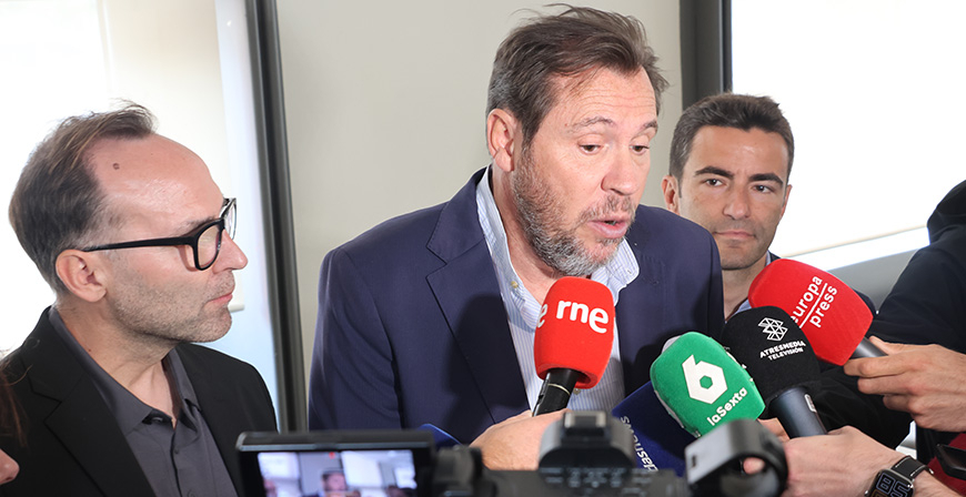 �scar Puente anuncia en Reinosa que para oto�o se recuperar� la parada perdida del Alvia