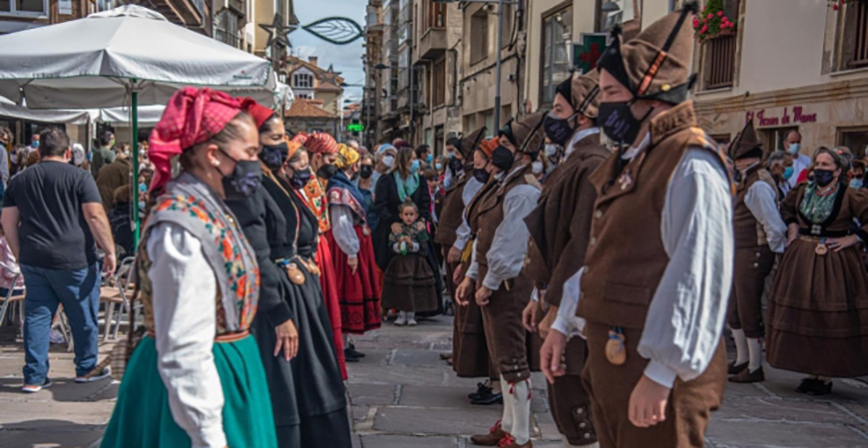 Paco Gmez Arnaiz, 'Pantortilla de Oro' y el Grupo de Danzas San Sebastin, Flor de Nieve 2022