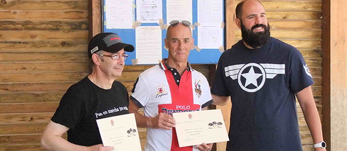 Paco y Prieto se imponen en el IX Torneo de Petanca de Santiago