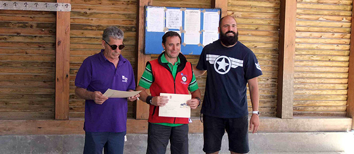 Paco y Prieto se imponen en el IX Torneo de Petanca de Santiago
