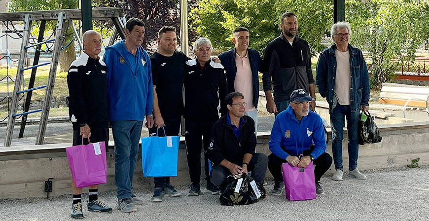Paco y Yonathan se imponen en el Torneo de petanca de Santiago