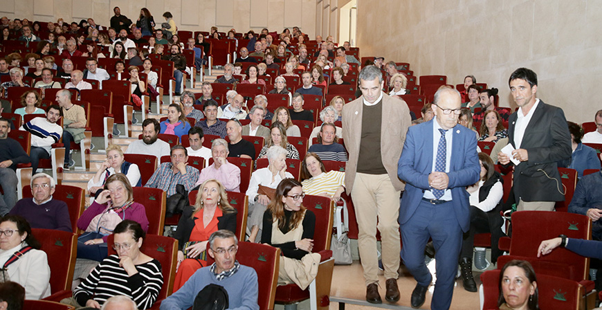 El Palacio de Festivales acoge el estreno del documental 'Beato, el Origen del Xacobeo'