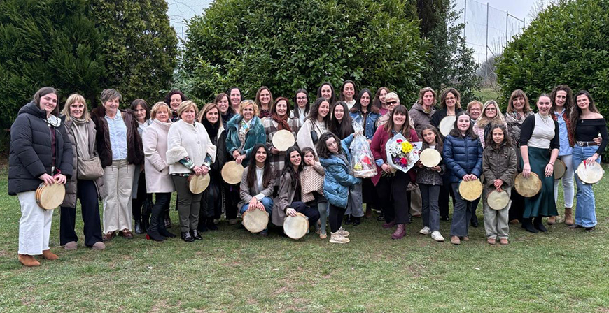 Las pandereteras de Fresno del R�o homenajean a Marta Guti�rrez