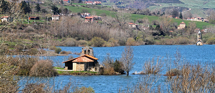 El pantano del Ebro, a punto de alcanzar la cota de seguridad