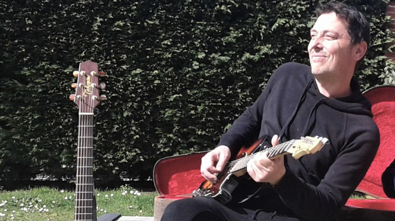 Paolo Latrnica rendir tributo este sbado a The Beatles y los clsicos del rock en sus actuaciones en Reinosa