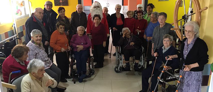 Pap Noel visita a los abuelos de Valdeolea