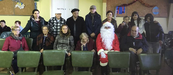 Pap Noel visita a los abuelos de Valdeolea
