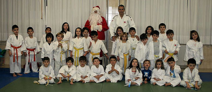 Pap Noel visit el tatami del Judo Club Menesiano