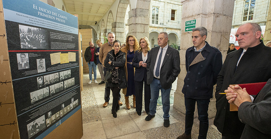 El Parlamento de Cantabria acoge la exposicin 'Campo de la muerte nazi alemn KL Auschwitz'