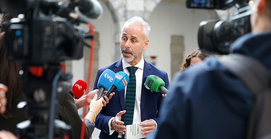 El Parlamento de Cantabria aprueba la primera ley que reconoce al profesorado como autoridad y consolida la convivencia escolar