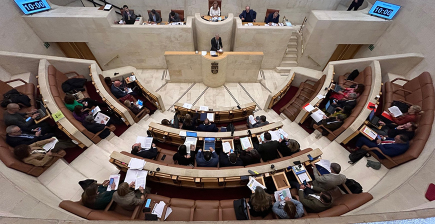 El Parlamento de Cantabria pide la prohibici�n del burka y el niqab en espacios p�blicos