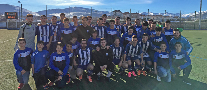 Pasillo de honor a los cadetes del Naval