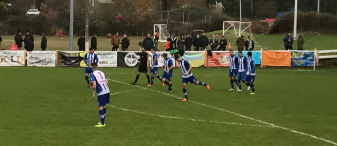 Un penalti priva al Naval del empate frente al lder