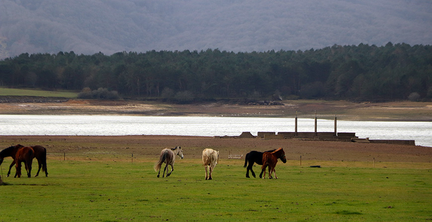 Por qu el Pantano del Ebro acumula menos agua que otros embalses