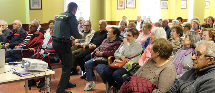 La Guardia Civil se desplaza a Reinosa para hablar de seguridad a los mayores