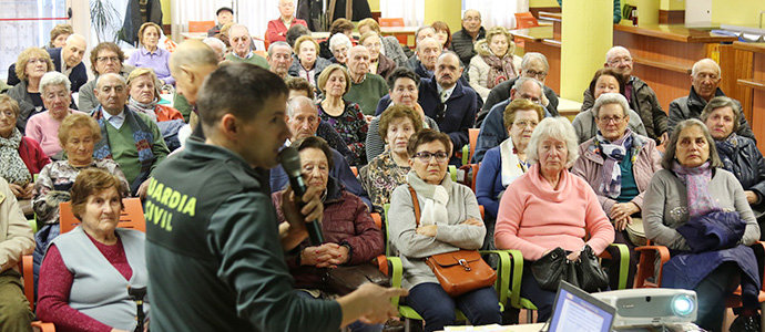 La Guardia Civil se desplaza a Reinosa para hablar de seguridad a los mayores