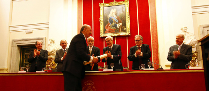 Peridis recoge la Medalla de Honor 2014 de la Real Academia de Bellas Artes de San Fernando