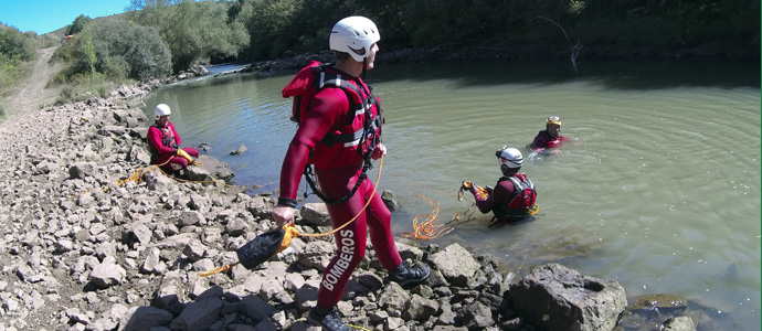 El personal de emergencia mejora las tcnicas de bsqueda de personas y de rescate en ros