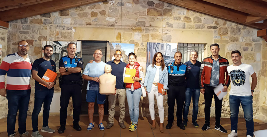 Personal municipal de Aguilar de Campoo se forma en el manejo de desfibriladores