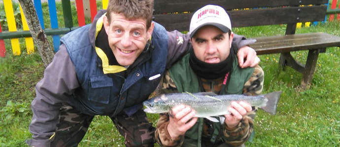 Los pescadores ya pueblan el Pantano del Ebro