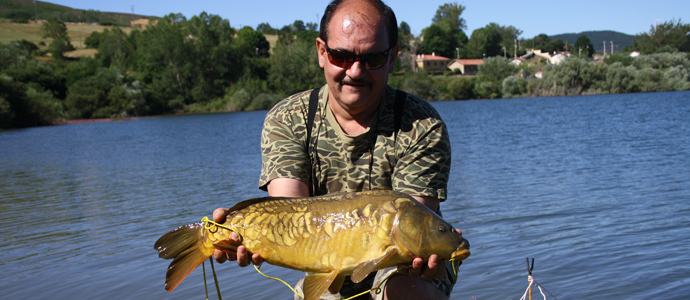 Pescando carpas en el Pantano del Ebro