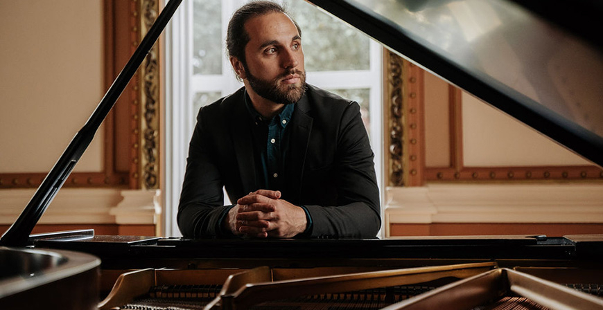 El pianista campurriano Hugo Selles acta este jueves en el Palacio de Festivales