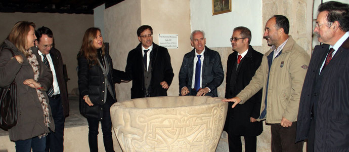 La pila bautismal de la iglesia de Cillamayor regresa a su emplazamiento original