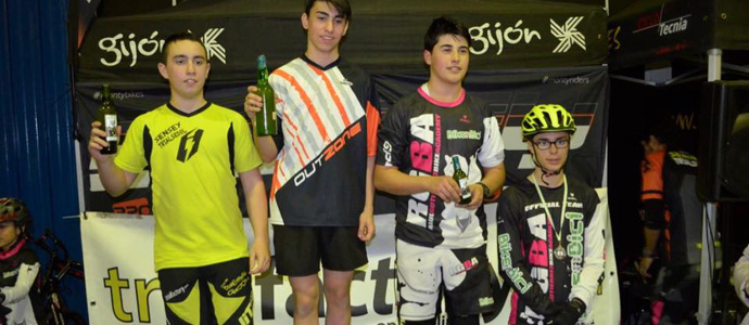 Los pilotos campurrianos firmaron una gran actuacin en Gijn
