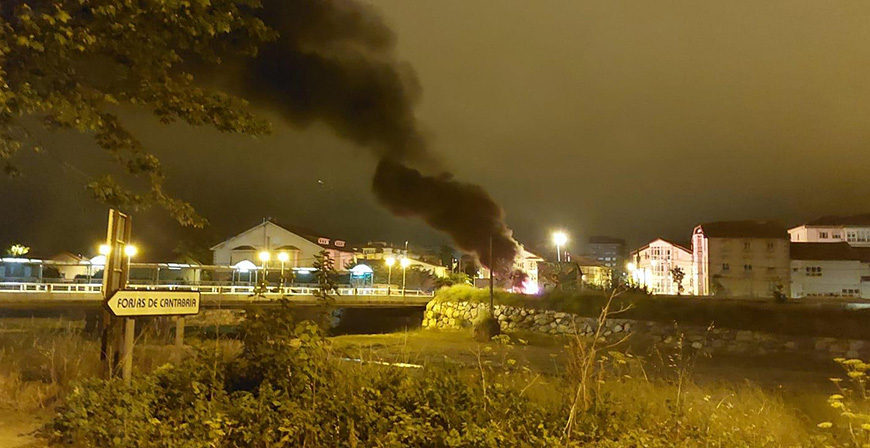 Piquetes cortan de madrugada los accesos a la zona industrial de Reinosa con motivo de la huelga del metal