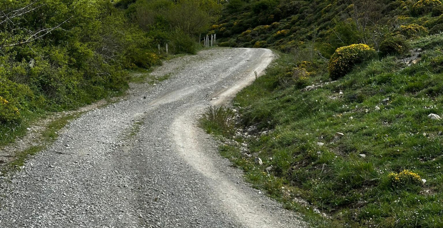 La pista entre la localidad de Camino y el Alto del Cepelludo ser hormigonada en varias zonas