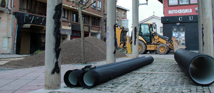 La plaza de la Constitucin renueva su saneamiento