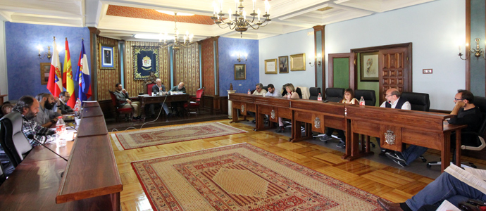 El pleno aprueba una mocin para abrir un proceso selectivo y cubrir la plaza de Jefe de Polica Local