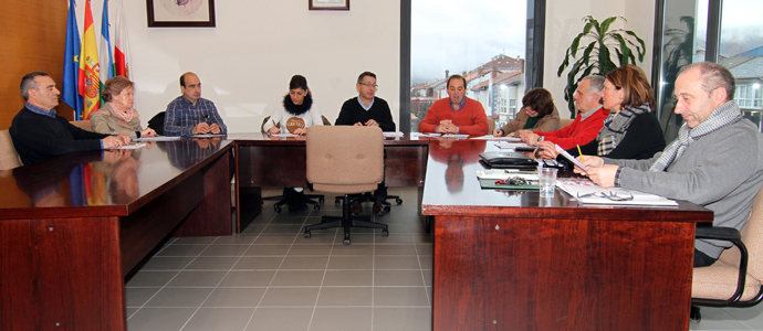 El pleno de Enmedio aprueba el convenio colectivo del personal laboral