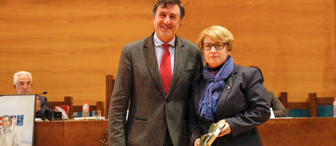 El poeta y pintor Julio Maruri, 'Estela de Oro' en el Da de las Letras de Cantabria